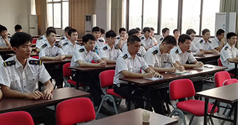 公司与广州航海学院签署第三届宏光班培养协议